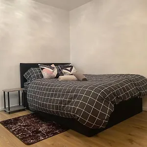 2 Bedroom Flat Camberwell Grove London
